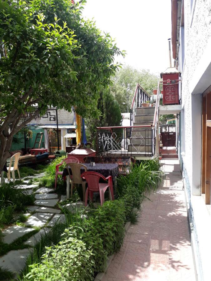 Gonbo Guest House Leh Exterior foto